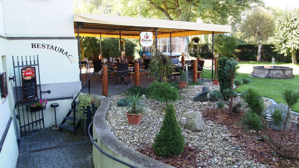 哈贝马诺瓦维拉酒店 Bludov  外观 照片